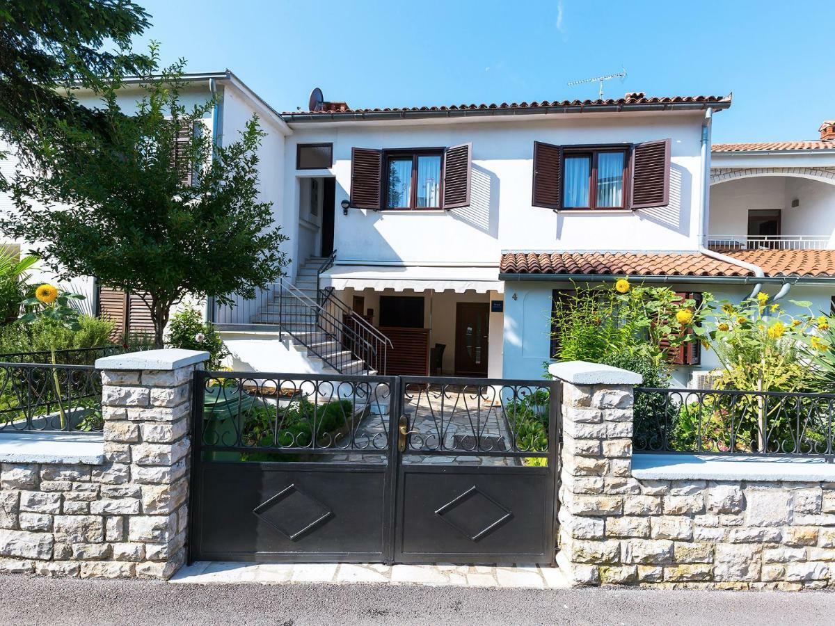Apartments Nives Пореч Екстериор снимка
